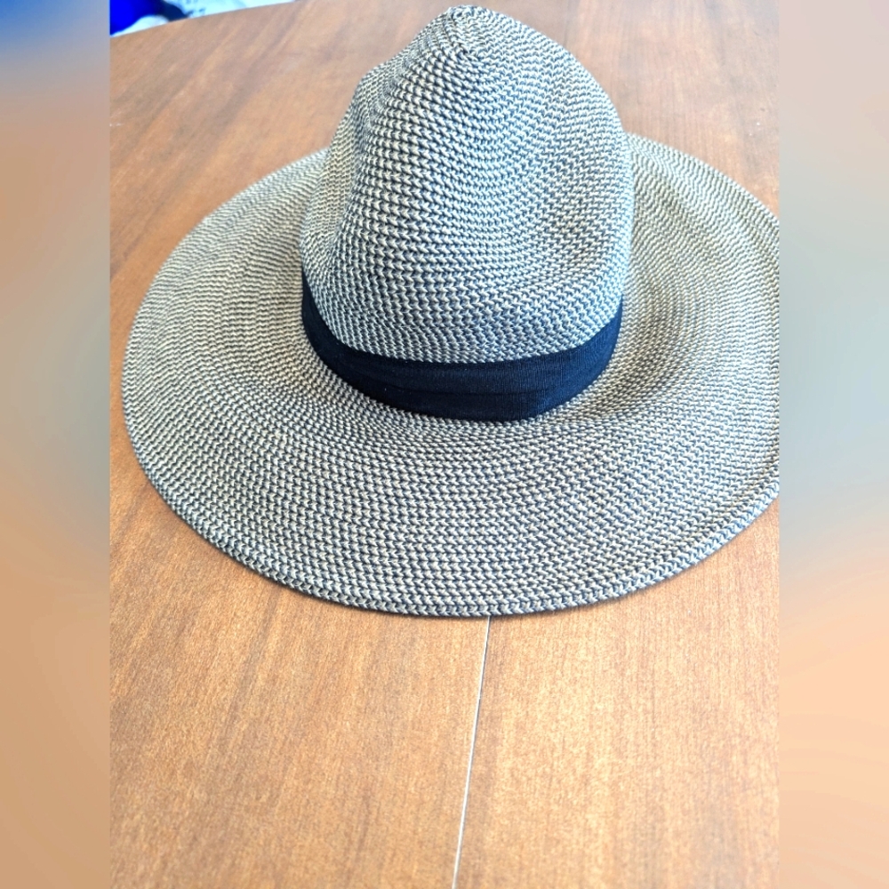 SOLAR ESCAPE Brimmed sun hat. One Size Fits Most. Adjustable Size Strap  Head.
